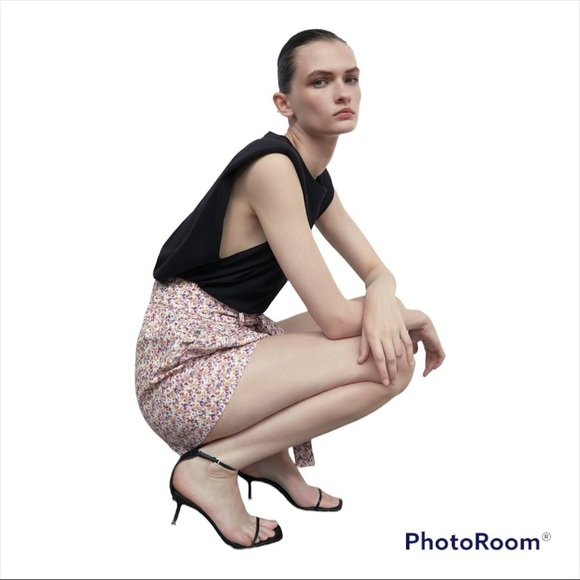 NWT ZARA Floral High Waisted Paperbag Shorts Small Blogger Favorite - Picture 3 of 10